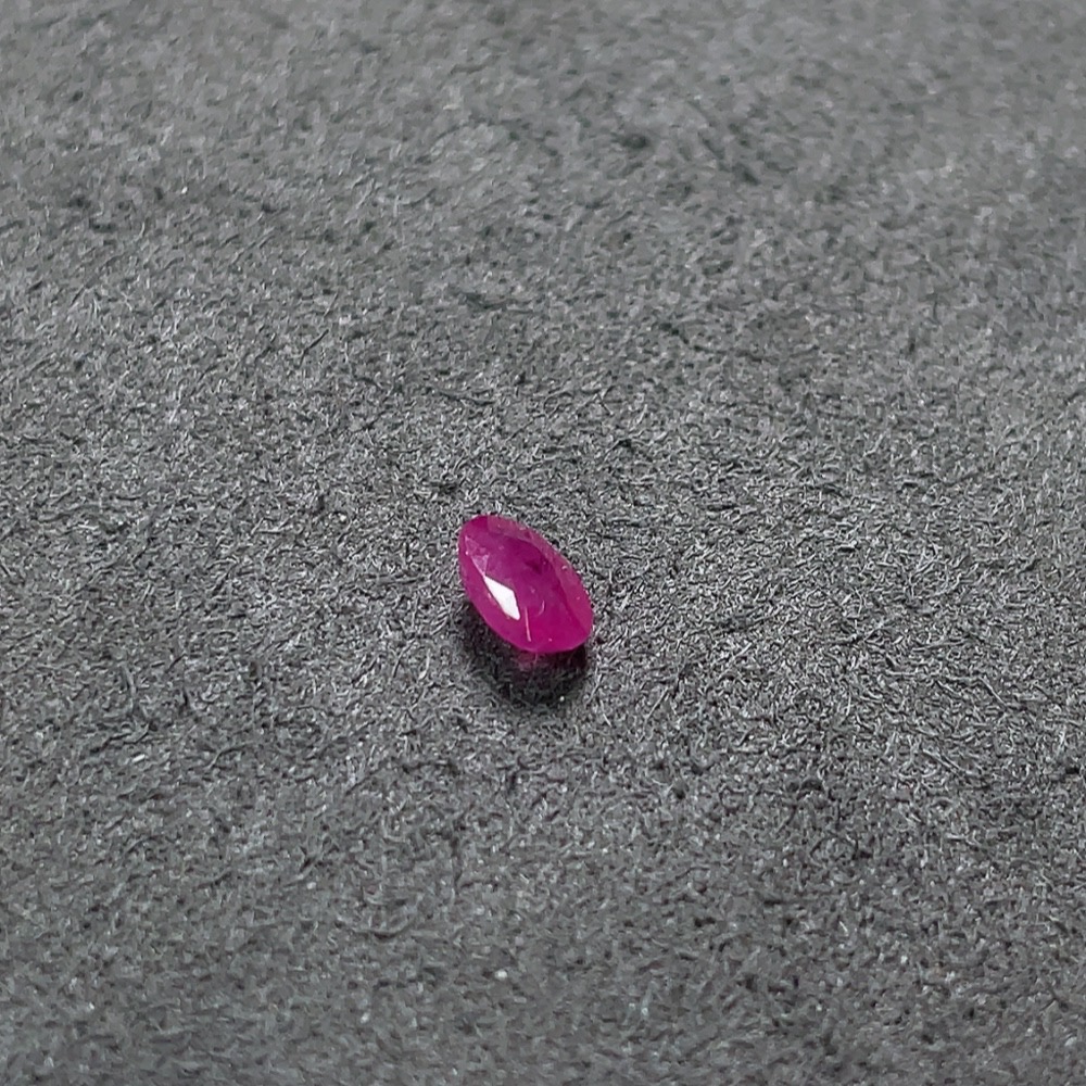 C31665105 Ruby Rough Stone Total Weight Approx. 0.645 Carat
