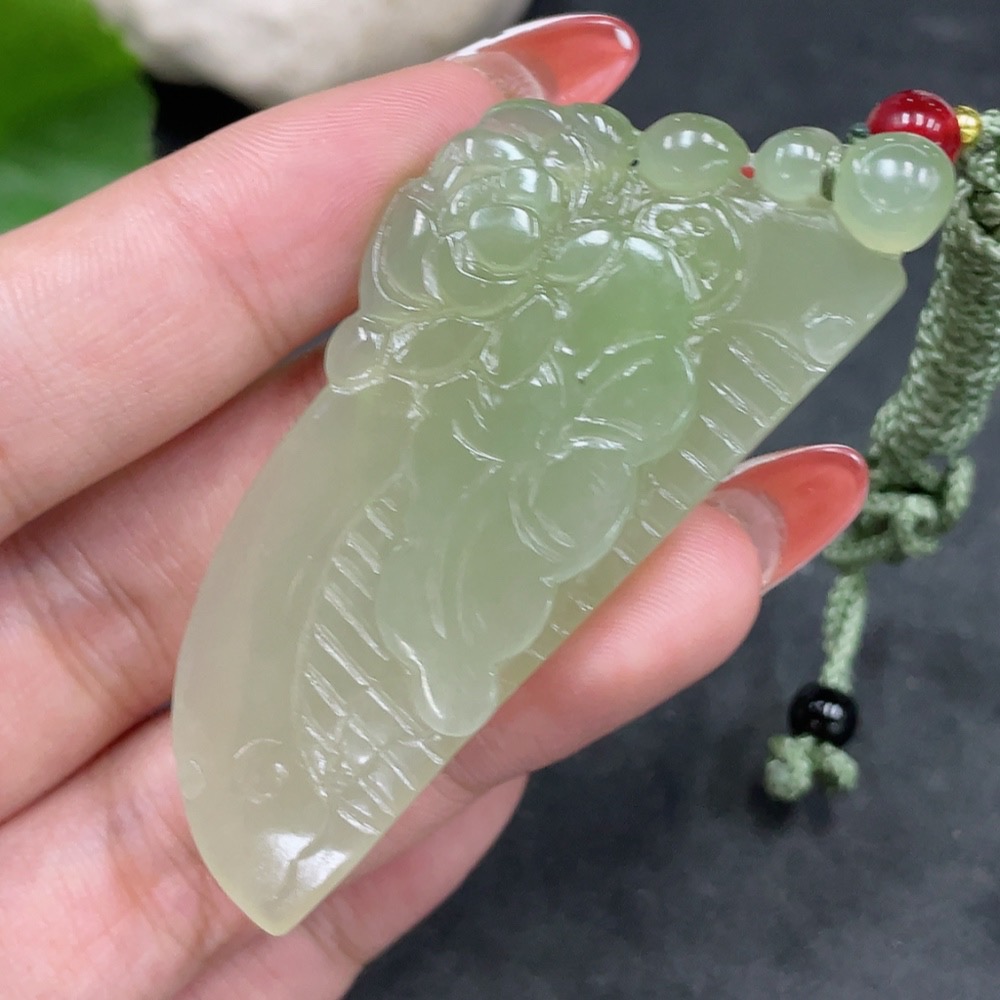 H34015956 Hetian Jade Pendant Comb