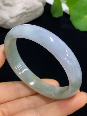 F46564519 翡翠正圈手镯 货品总重约48.75g 58.7圈口