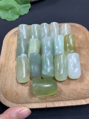 H42052776 岫玉（蛇纹石玉）挂件     货品总重约194.7g