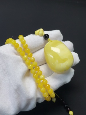 C46535692 琥珀蜜蜡挂件 货品总重约25.76g