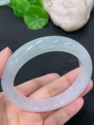 F46485617 翡翠正圈手镯 圈口58mm 货品总约重58.92g