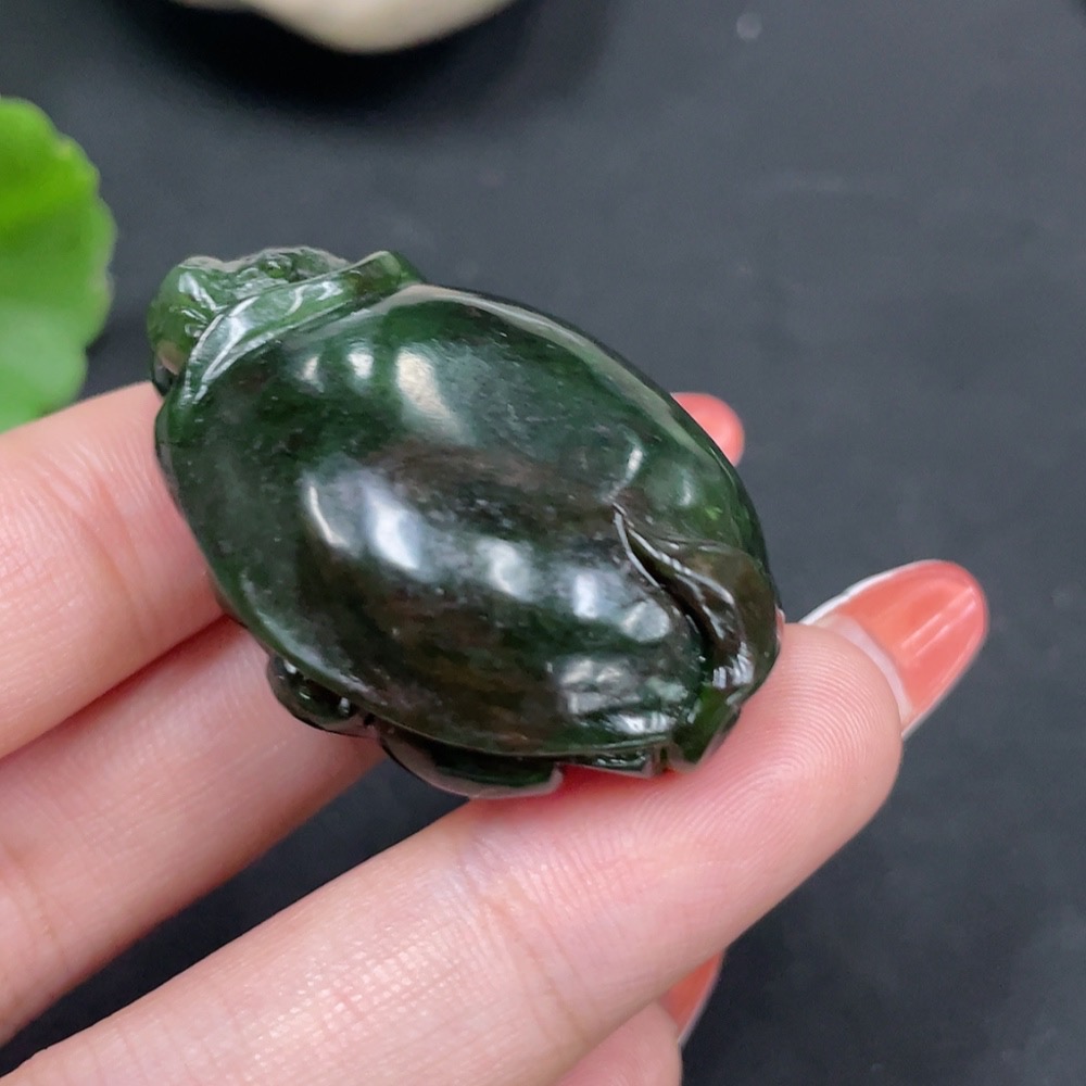 H35085204 Hetian Jade Pendant     Dominating the Top Position     Total Weight Approx. 28.6g