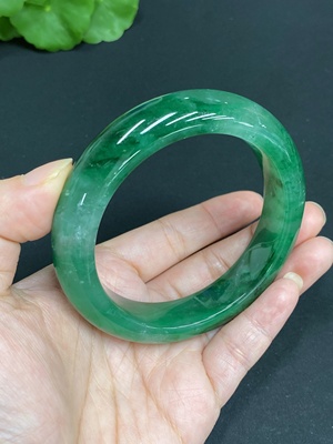 H34015501 African Emerald (Dulong Jade) Round Bracelet