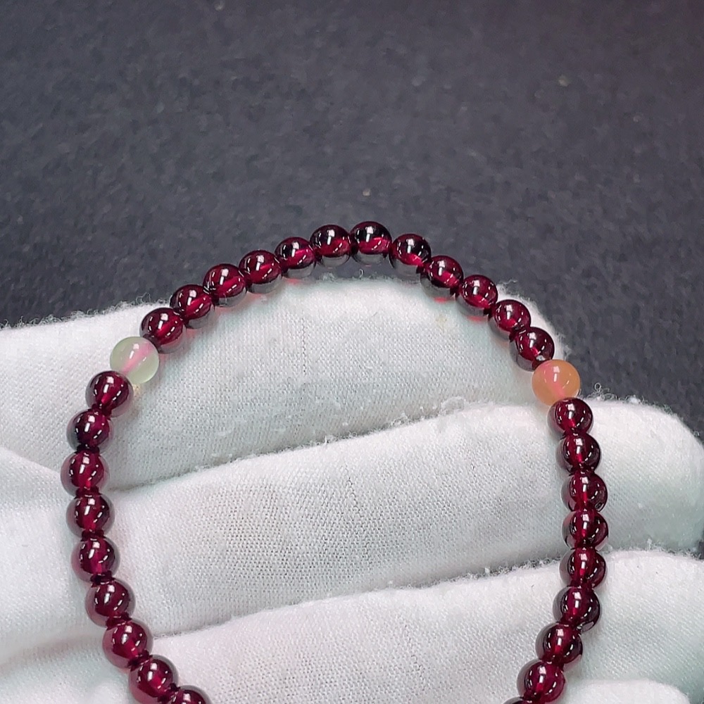 C34038059 Garnet Bracelet with Southern Red Agate and Prehnite, Total Weight Approx. 9.85g, Size About 4.8mm