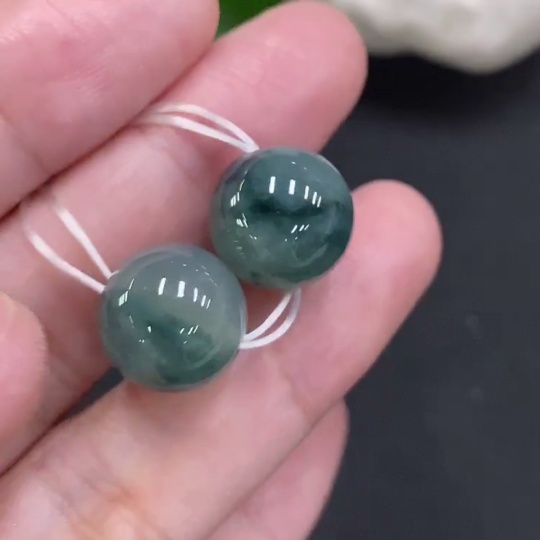 F35126141 Jadeite Beads Sell as a Lot