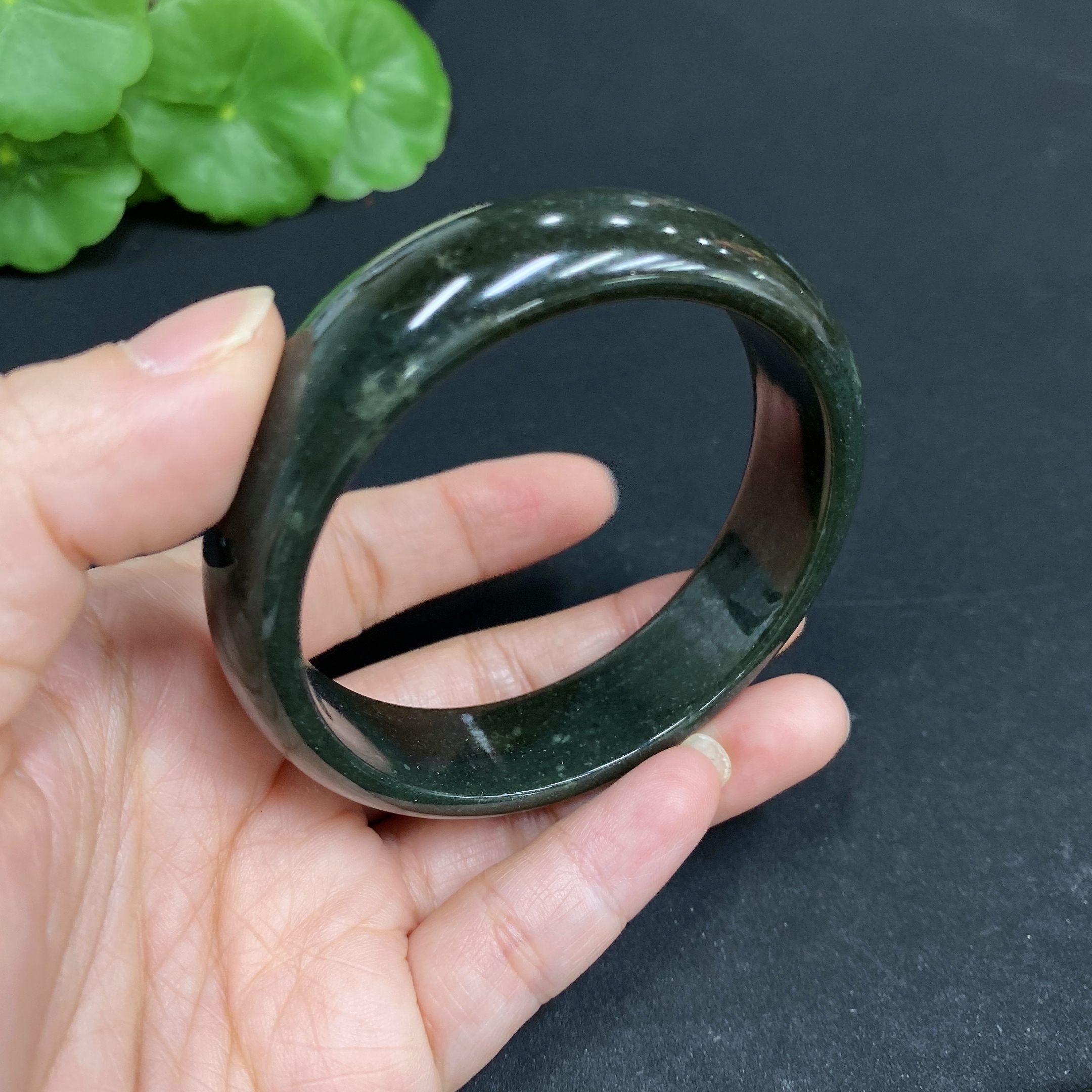 H34015074 Hetian Jade Round Bracelet Size 55.6/53.4 Total Weight Approx. 80.6g