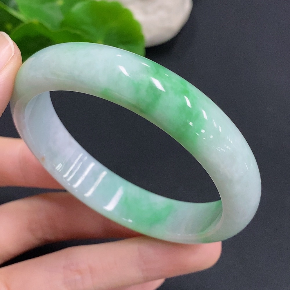 F33832033 Jadeite Regular Bangle (Total Weight: Approx. 50g, Inner Diameter: 57)