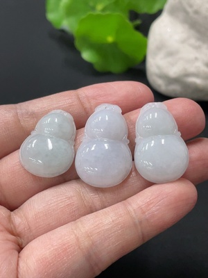 F34978338 Jadeite Gourd Pendant