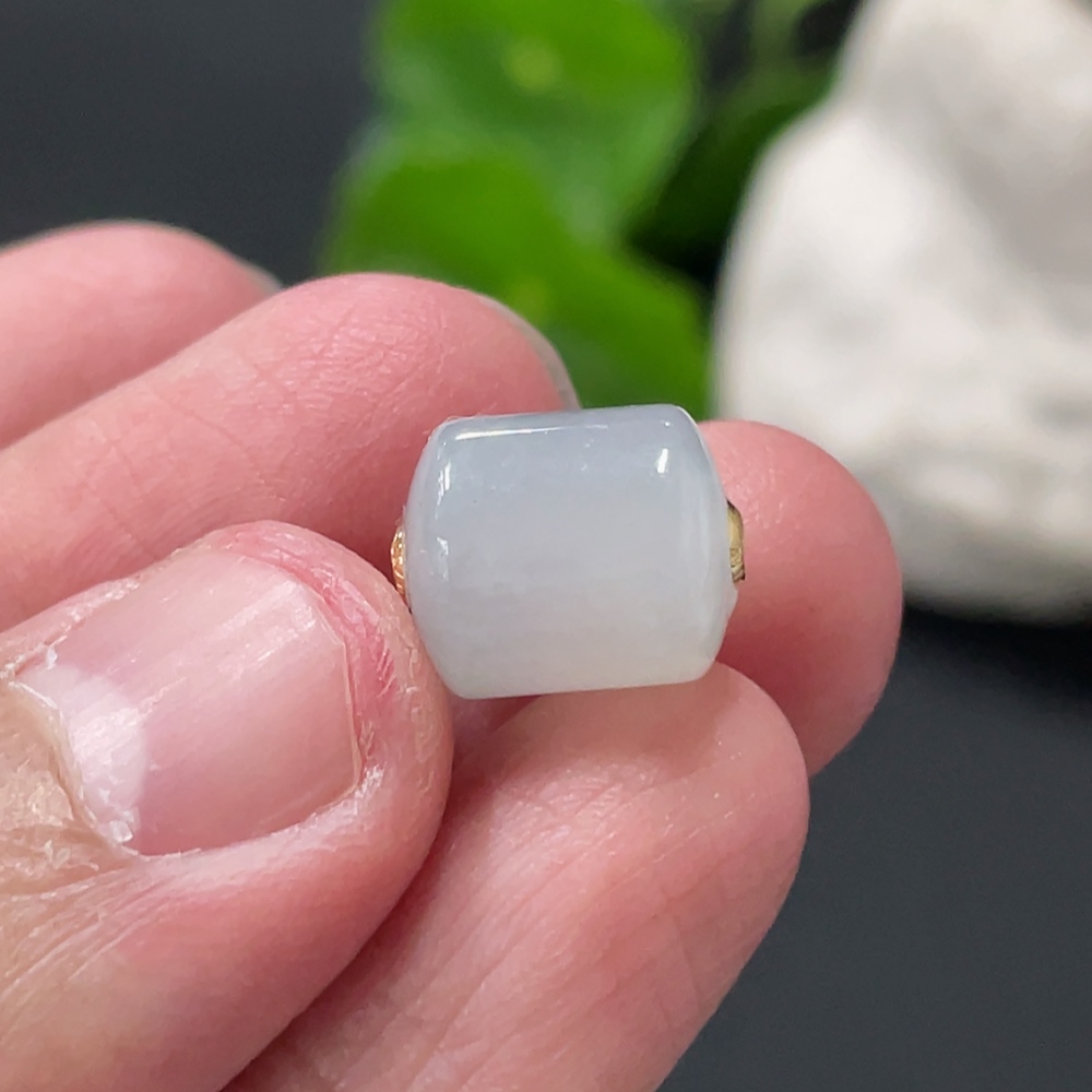 F35171724 Jadeite Road to Success, approximately 10.4mm, total weight about 2.3g, with accessory Au about 54%