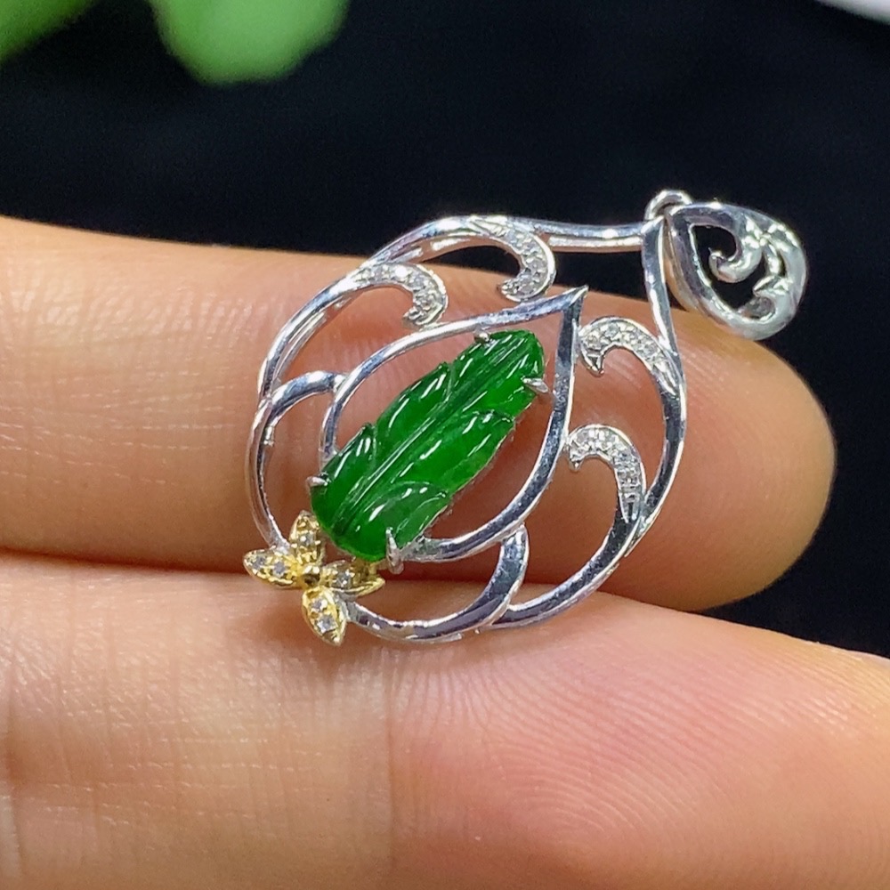F35135460 Jadeite leaf pendant with 18k gold and diamond accents, total weight approximately 1.37g