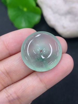 F46566353 翡翠平安扣挂件 货品总重约4.49g