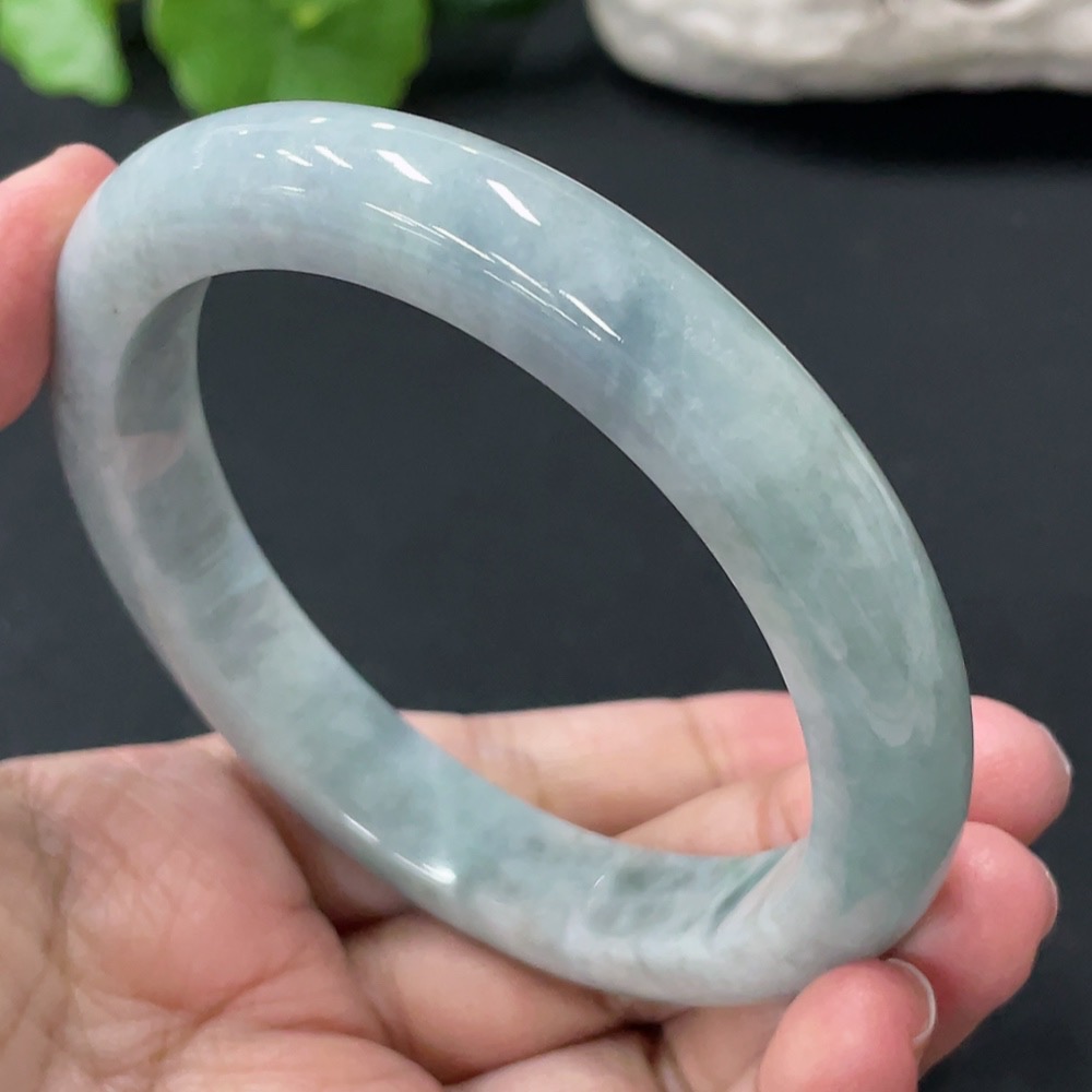 F29386965 Jadeite Round Bangle