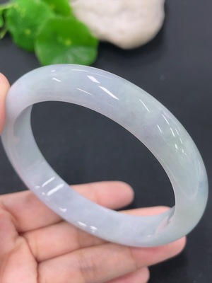 F46566217 翡翠正圈手镯 圈口59.8 货品总重约56.93克