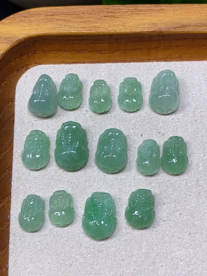 F45335509 翡翠貔貅一手走 总重约7.73g