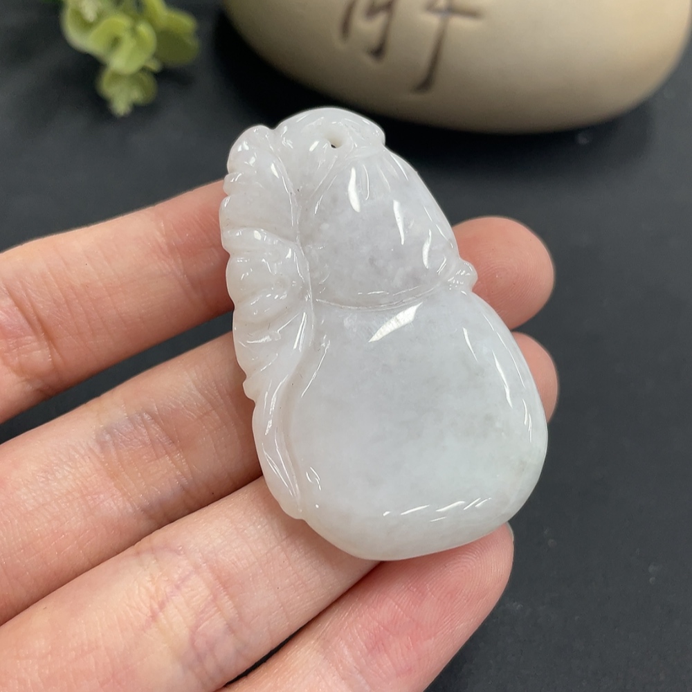 F10123408 Jadeite Pendant Gourd