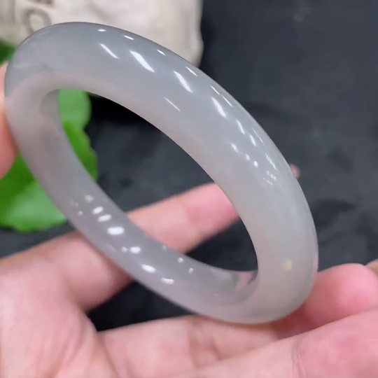 H32796591 Hetian Jade Round Bracelet Size 55.6 Total Weight Approx. 54.3g