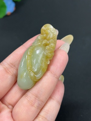H41947423 和田玉挂件 年年有余 货品总重约28.5g