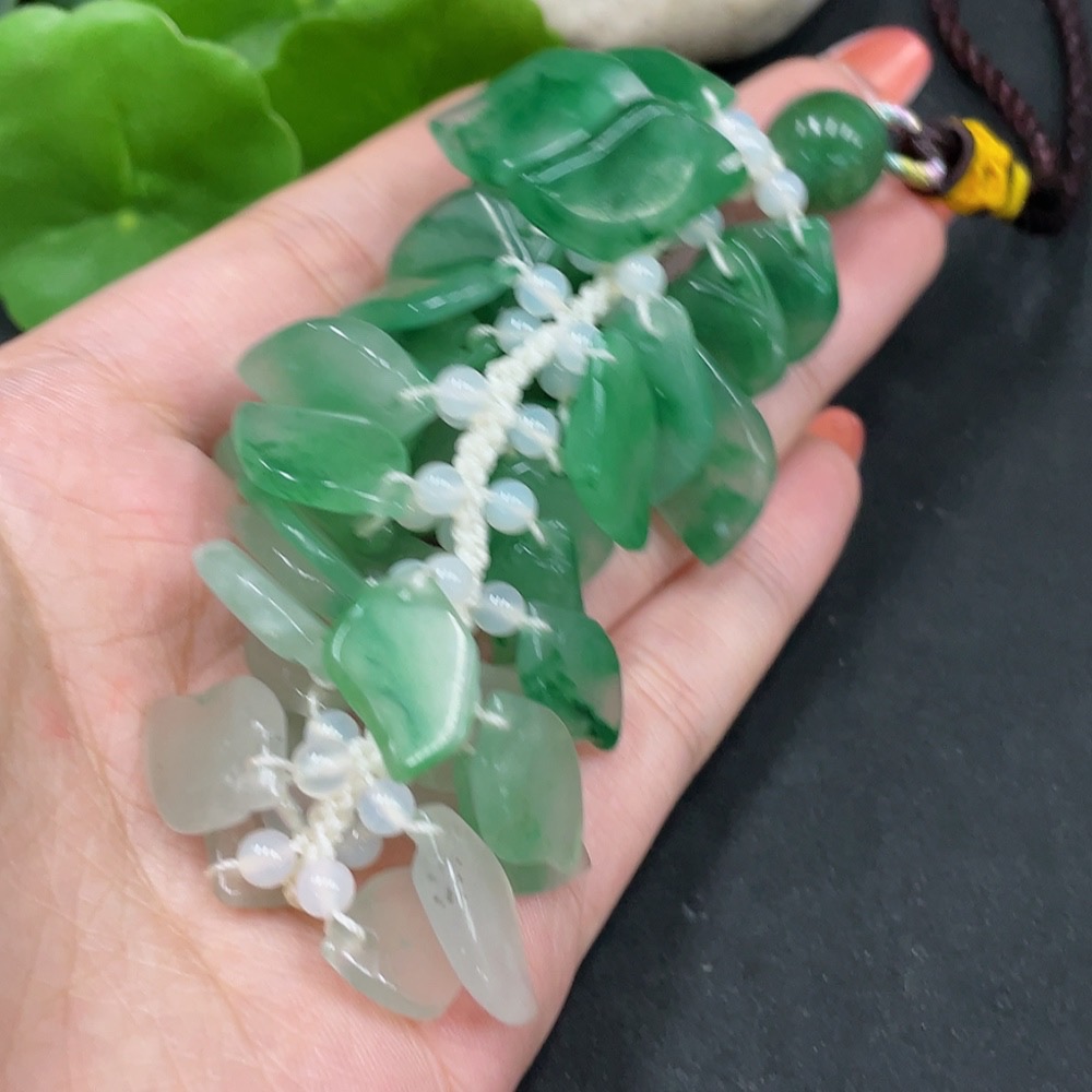 H35085563 African Emerald (Dulong Jade) Handheld Ornament