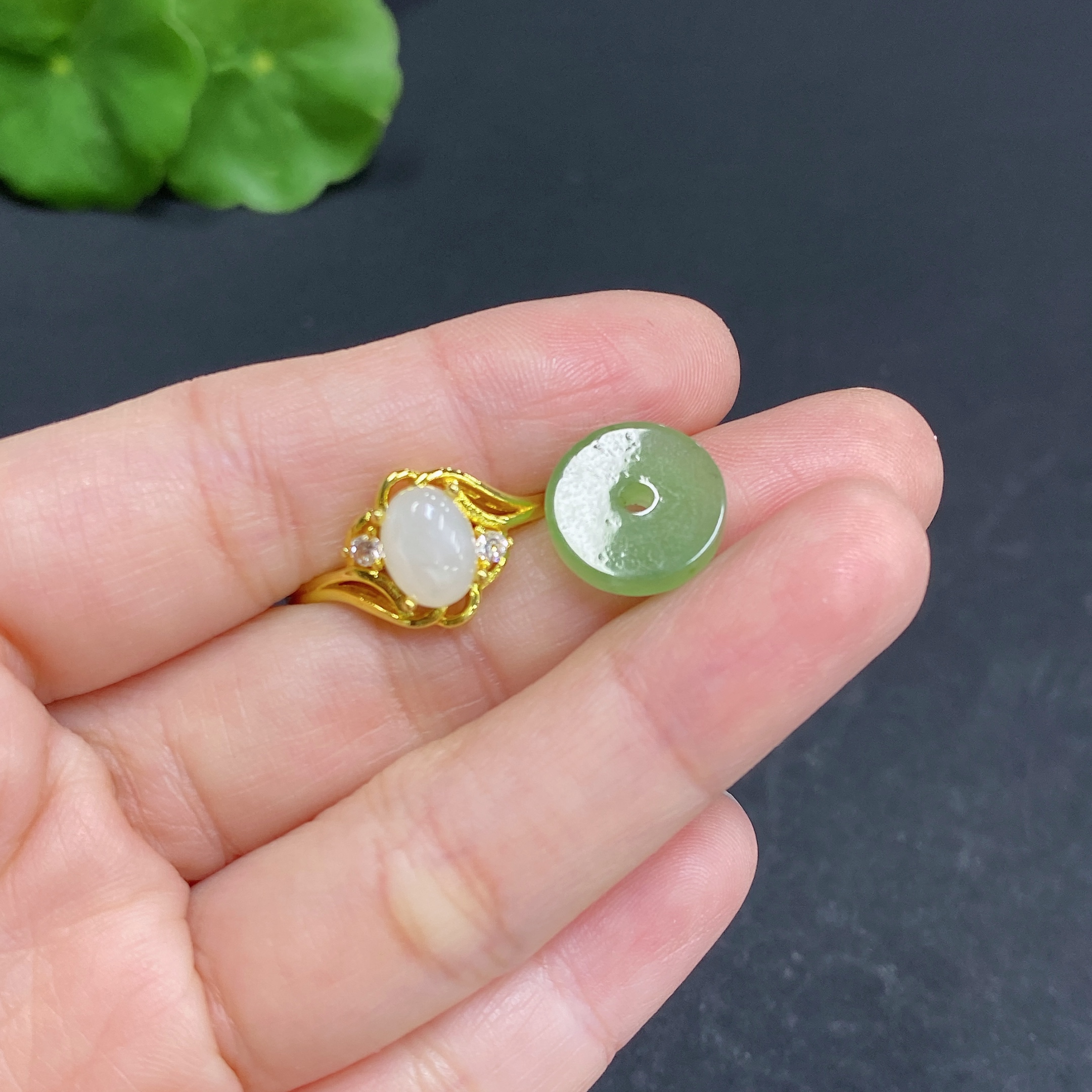 H33903899 African Emerald (Dulong Jade) Inlaid Pendant