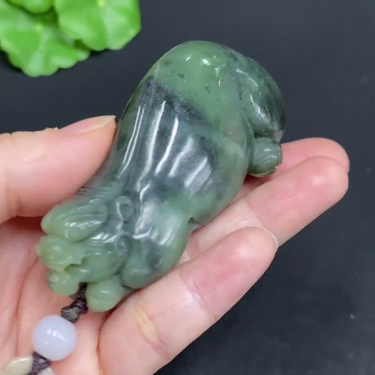 H28311942 Hetian Jade Handheld Carving Pi Xiu Total Weight (with rope) 100.5g