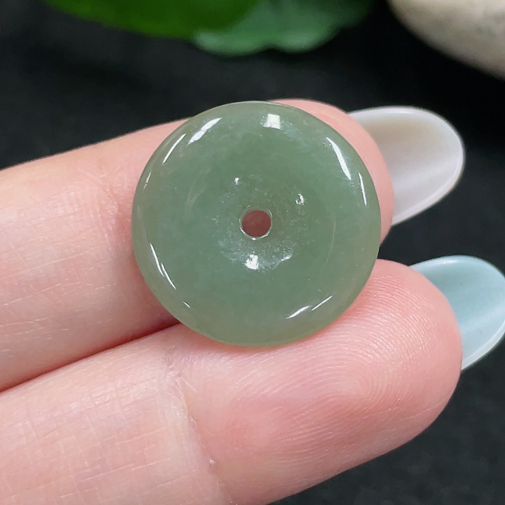 F33873457 Jadeite Peace Knot Pendant Total Weight Approx. 1.9g