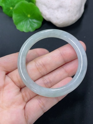 F41906894 翡翠圆条手镯 圈口40.8 货品总重约14.7克
