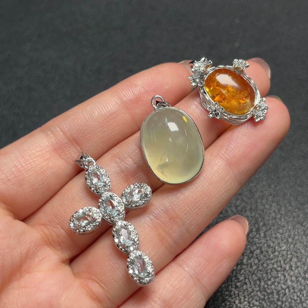 C28181067 Colored Gemstone Inlaid Pendant  Amber & Beeswax, Prehnite, Aquamarine  Non-Gold Inlaid  Total Weight Approx. 10.92g