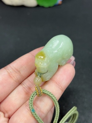 H46520796 和田玉挂件 瑞兽 货品总重约【含绳】31.2g