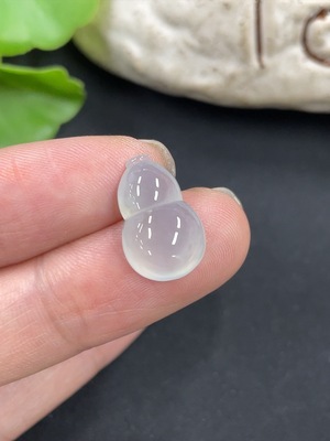 F42952349 翡翠葫芦镶嵌件 货品总重约1.55克