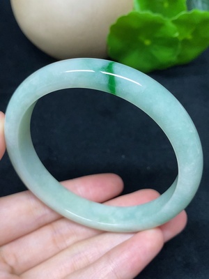 F45338269 翡翠正圈手镯 总重约42.17g 圈口57.2