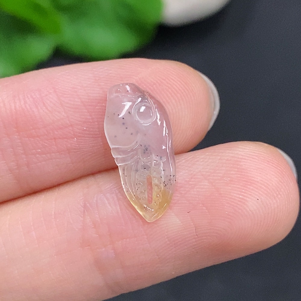 F32793036 Jadeite Crab Claw Pendant Total Weight About 0.2g