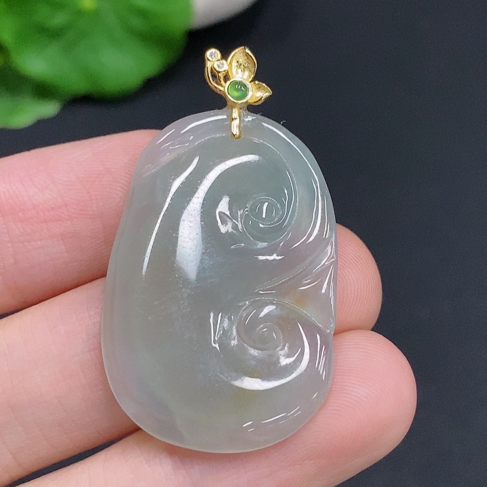 F31690197 Jadeite Ruyi Pendant