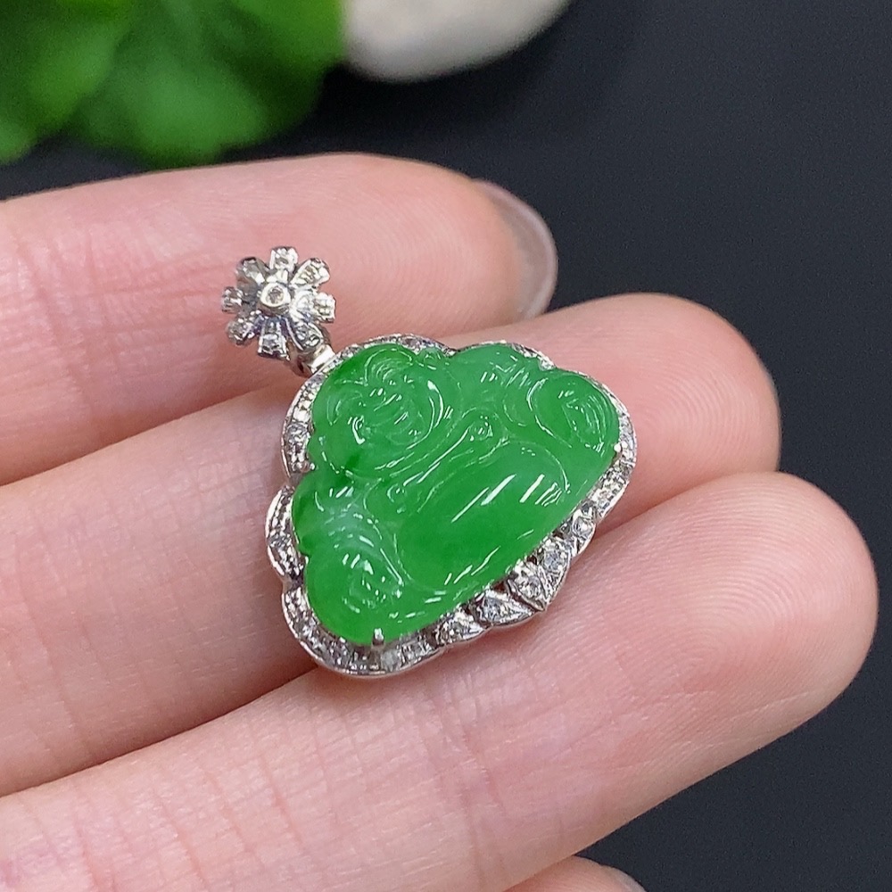 F35124895 Jadeite Buddha Pendant with 18K Gold Setting, Total Weight Approx. 2.7g (Diamond Accented)