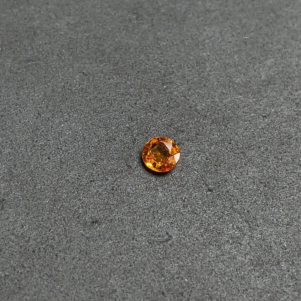 C32744941 Garnet loose stone, total weight about 1.055 carats