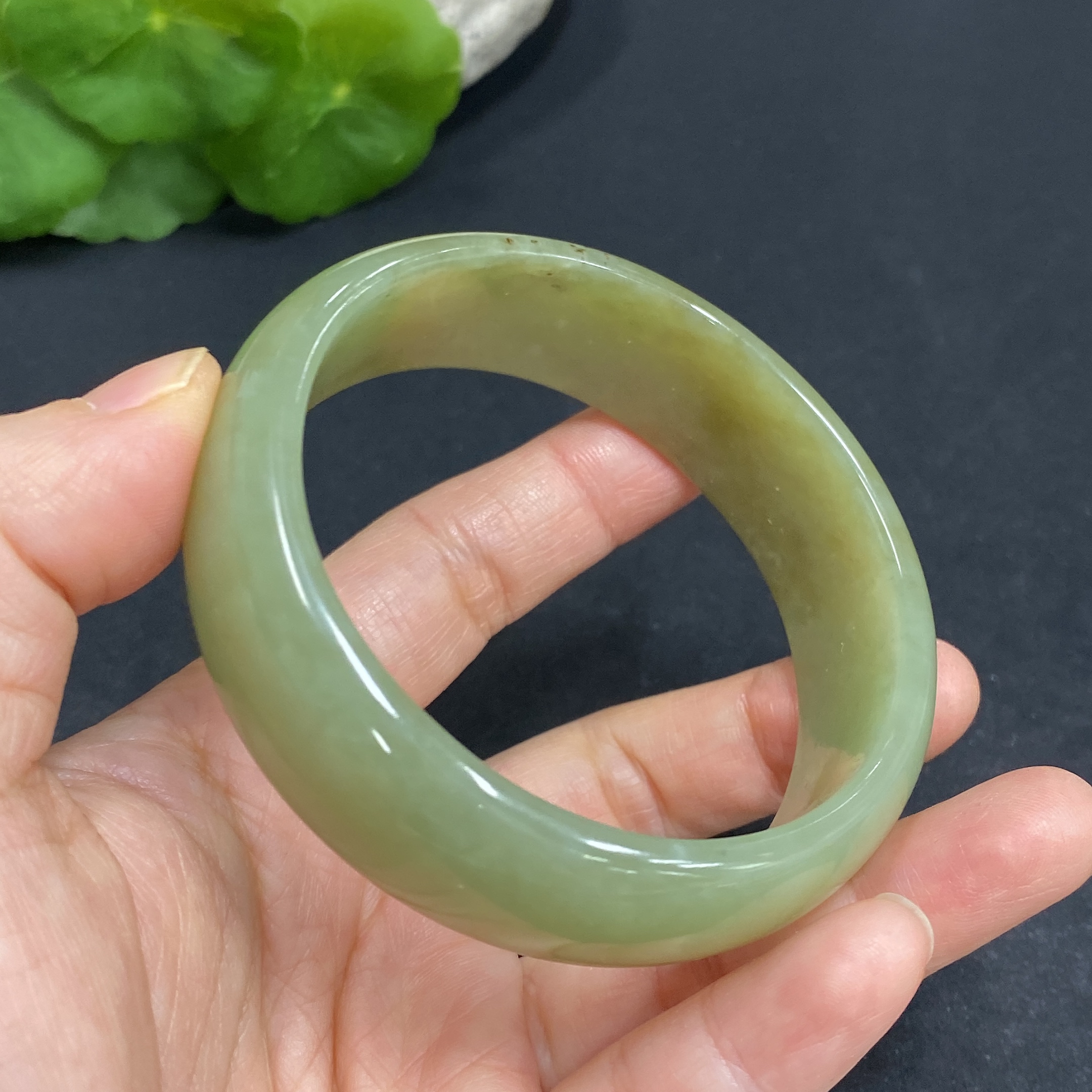 H30467171 Hetian Jade Round Bracelet Size 58 Total Weight Approx. 60.6g
