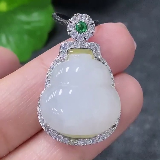 F34976740 Jadeite inlaid gourd pendant non-gold total weight approx. 6.89g including rope