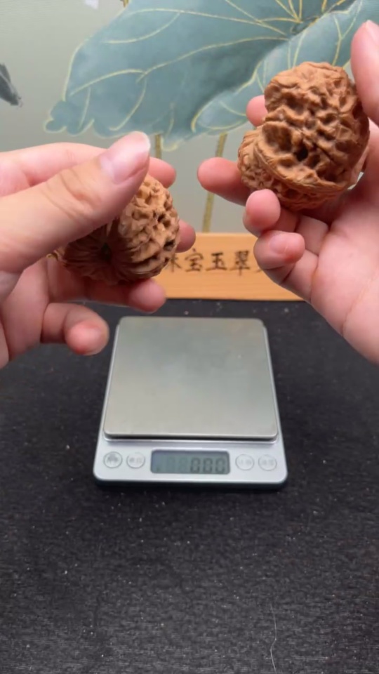 W35199838 Walnut Total weight about 61.61g Size about 50.1mm