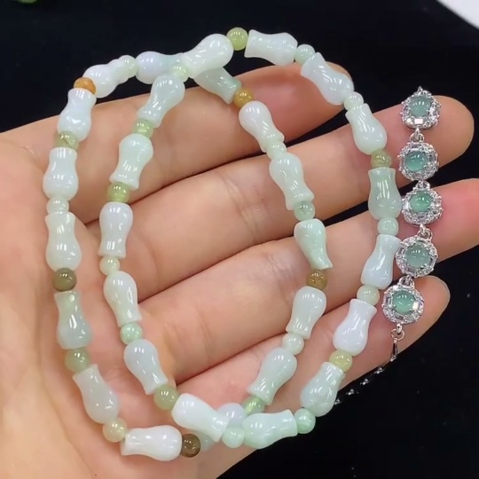 F34948624 Jadeite bracelet non-gold yellow color origin undetermined