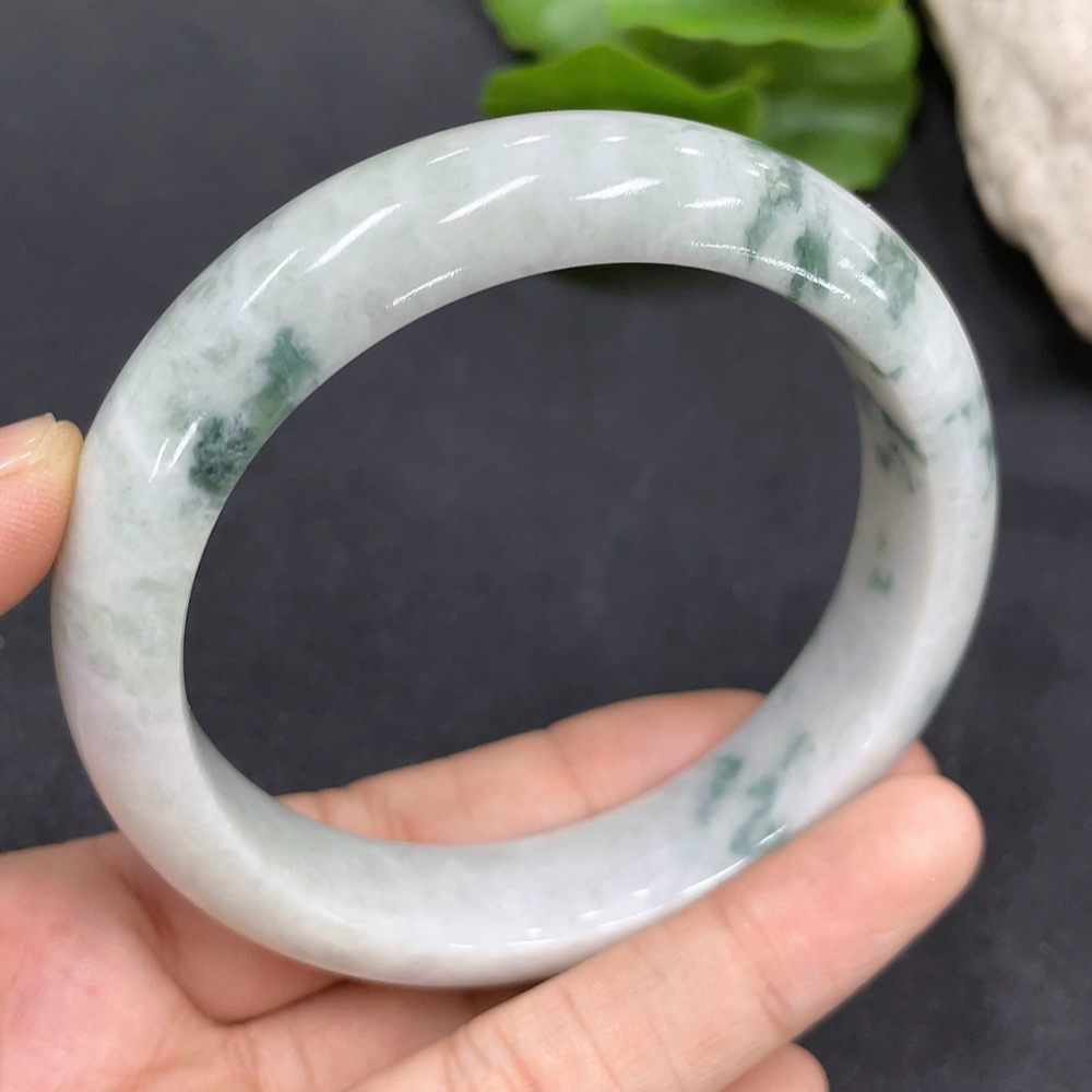 F17898423 Jadeite Regular Bangle, Loop Size 58.7, Containing Other Mineral Components, Total Weight 67.922g