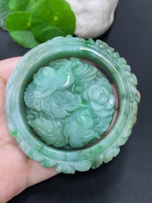F46557940 翡翠正圈手镯/凤凰挂件一手走 圈口55.3 货品总重约130克（52.4-52.4-12）（含其他矿物成分）