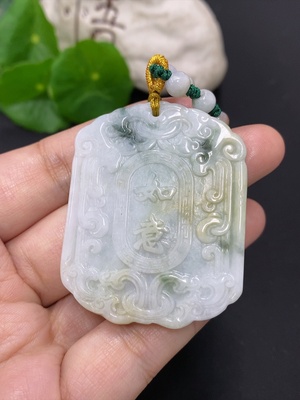 F46556272 翡翠挂件 货品含链总重约50.2克（含其他矿物成分）