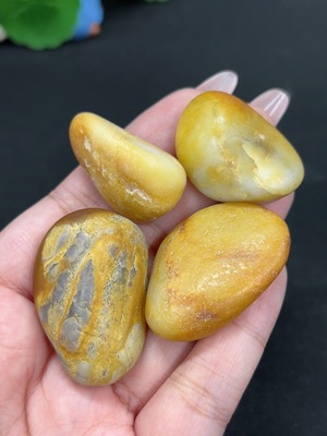 H46521580 和田玉 皮色成因未定 含其他矿物成分 货品总重约80.5g
