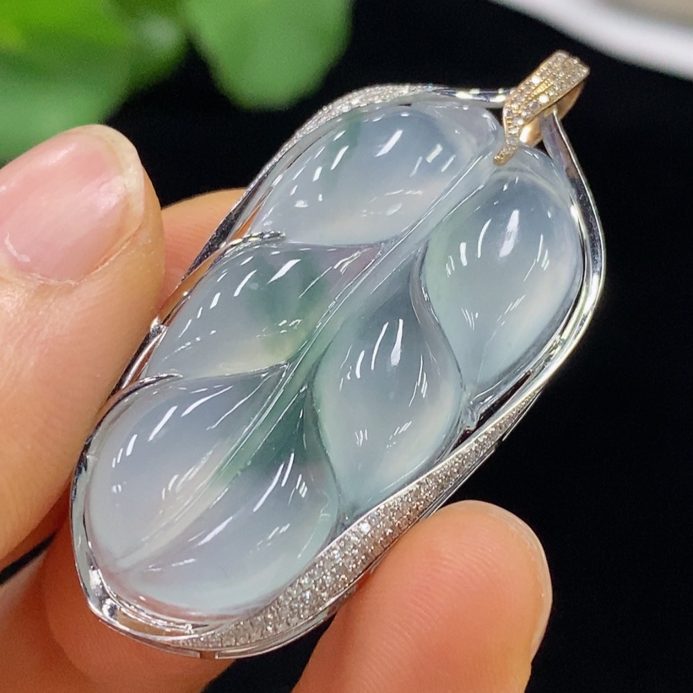 F35114186 Jadeite Leaf Inlaid Pendant No Stamp 18k Gold Content Diamond Accent Total Weight Approximately 10.87g