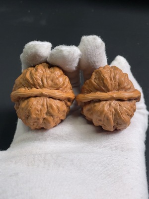 W18047504 Toad Head Walnut, One Pair, Size 41.3mm, Total Weight Approx. 35.60g