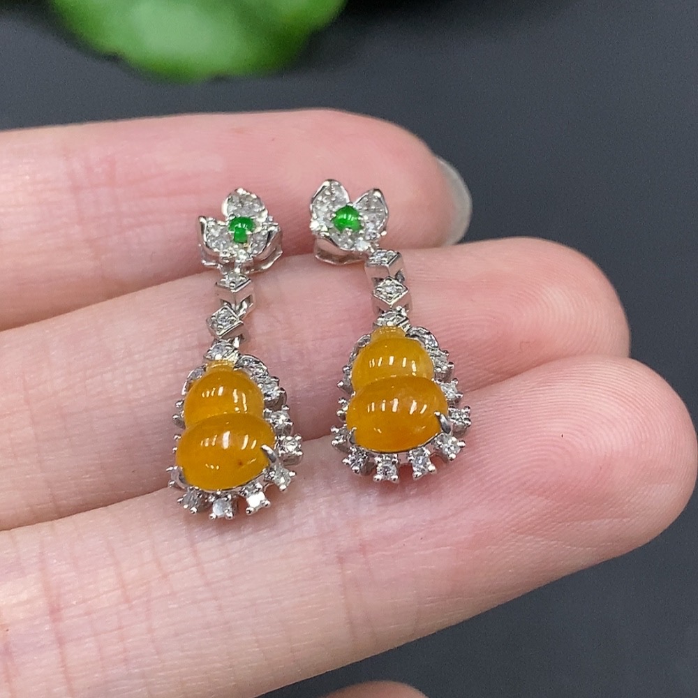F20212640 Jadeite Gourd Inlaid Earrings 18k Gold Inlaid Total Weight Approx. 3.4g (Color Origin Undetermined)