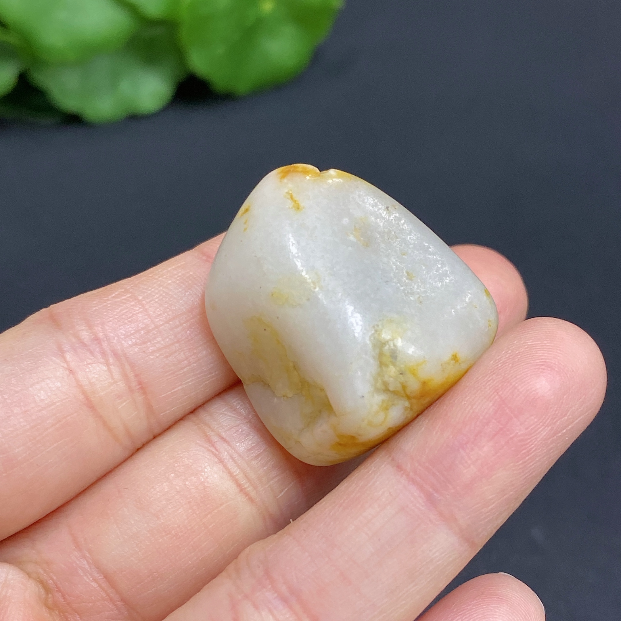 H29329326 Hetian Jade Total weight approx. 18.6g Undetermined skin color origin