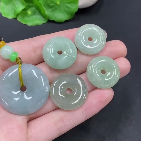 F28190712 JadeitePendant