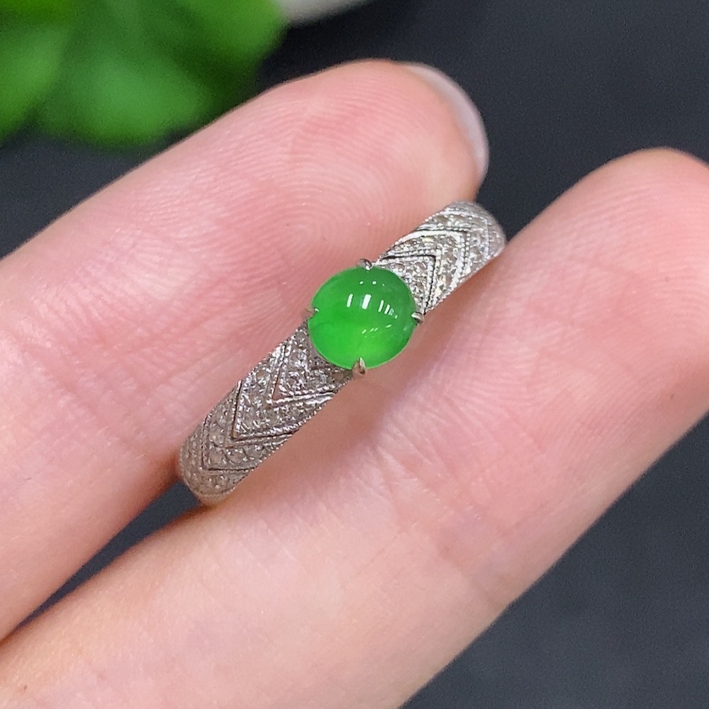 F33942207 Jadeite Cabochon Ring 18k Gold Total Weight Approx. 2.5g Size 16 Accented with Diamonds