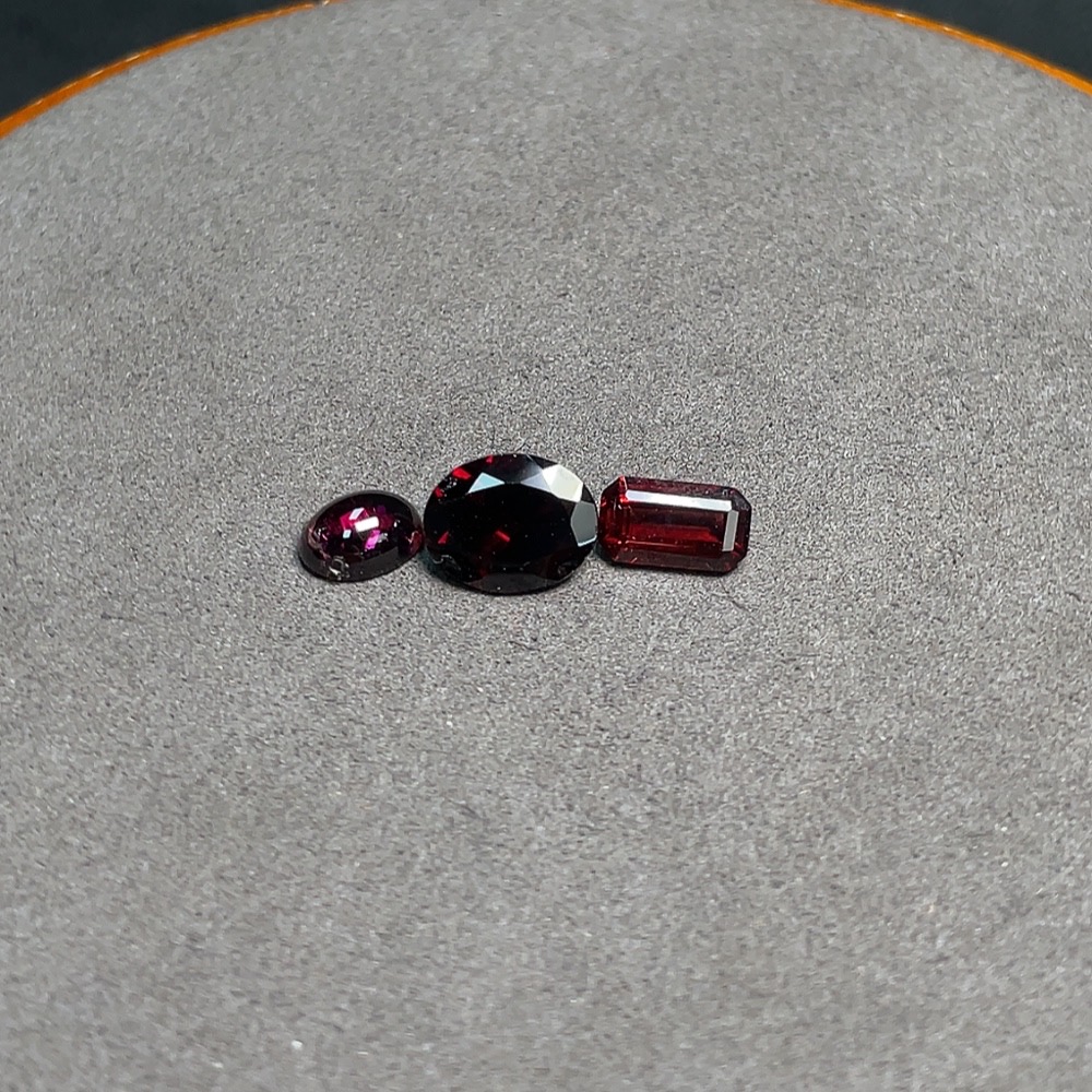 C32815384 Garnet loose stone Total weight approx. 7.52ct Sell as a Lot